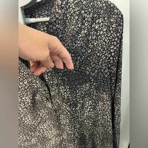 Torrid Black and White Patterned Top size 1 - Picture 5 of 10